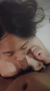 鸡吧很长的小伙尻女友，一口含不完