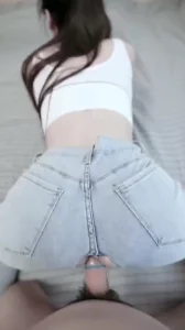 背着男友和我打炮，中途偷偷摘套内射！